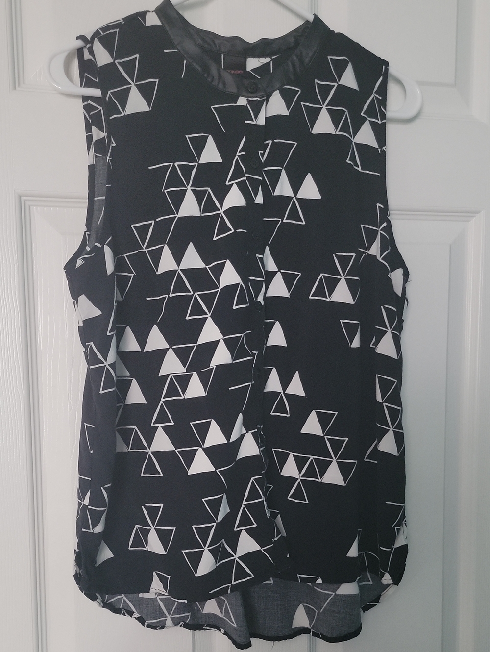 BONGO Black & White Geometric Sleeveless Camisole
